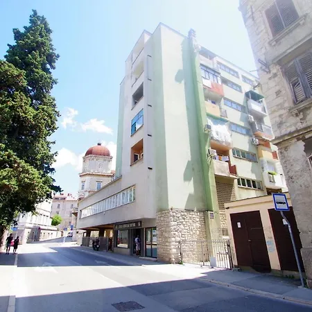 Apartment Modern In The Heart Of With Private Parking Pula