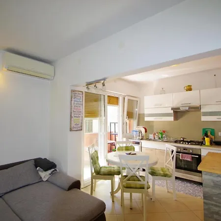 Modern In The Heart Of With Private Parking Apartment Pula