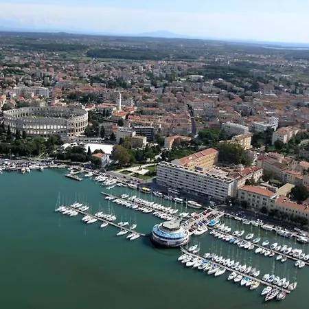 Modern In The Heart Of With Private Parking * Pula