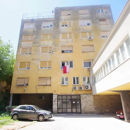 Modern In The Heart Of With Private Parking Apartment