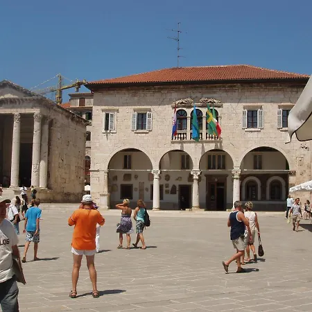 Modern In The Heart Of With Private Parking * Pula