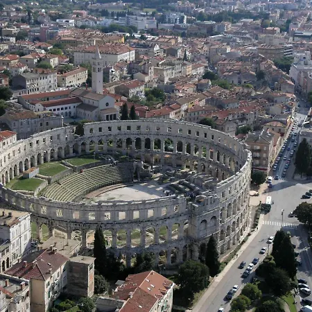 Apartment Modern In The Heart Of With Private Parking Pula